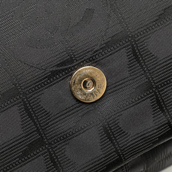 Pre-owned Chanel New Travel Line Nylon Crossbody Black