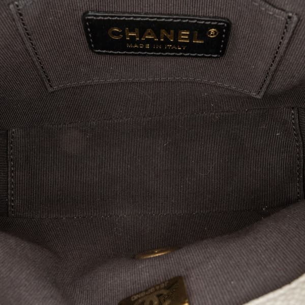 Pre-owned Chanel Mini Quilted Caviar Chain Soul Flap White