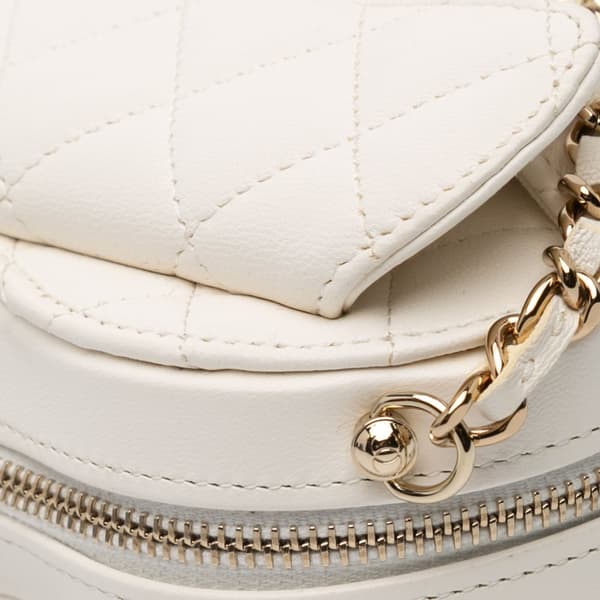 Pre-owned Chanel Mini Lambskin CC in Love Heart Crossbody White