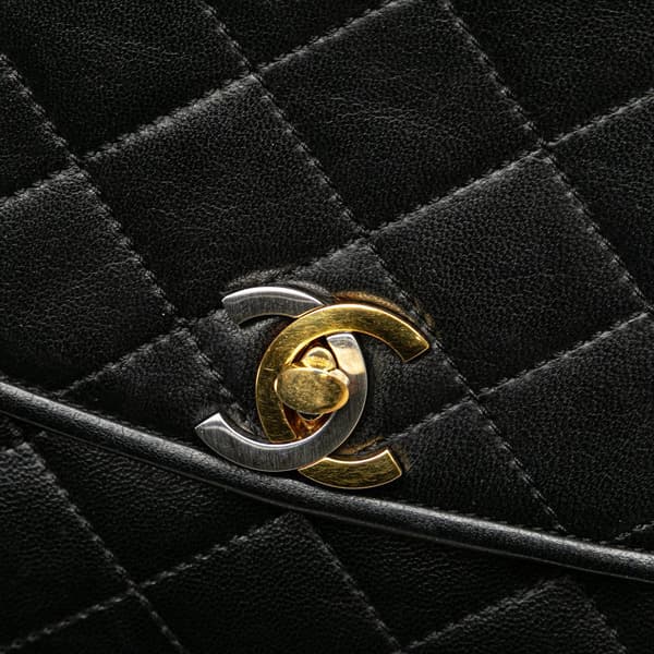 Pre-owned Chanel CC Quilted Lambskin Paris Round Flap Black