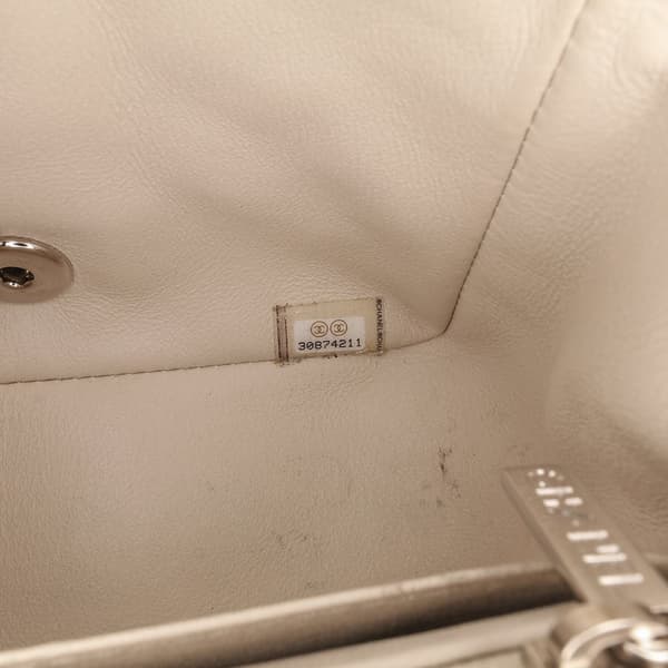 Pre-owned Chanel Mini Square Classic Chevron Lambskin Single Flap White