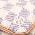 Miniatyrbillede 6 af 9: Pre-owned Louis Vuitton Damier Azur Double Zip Pochette White