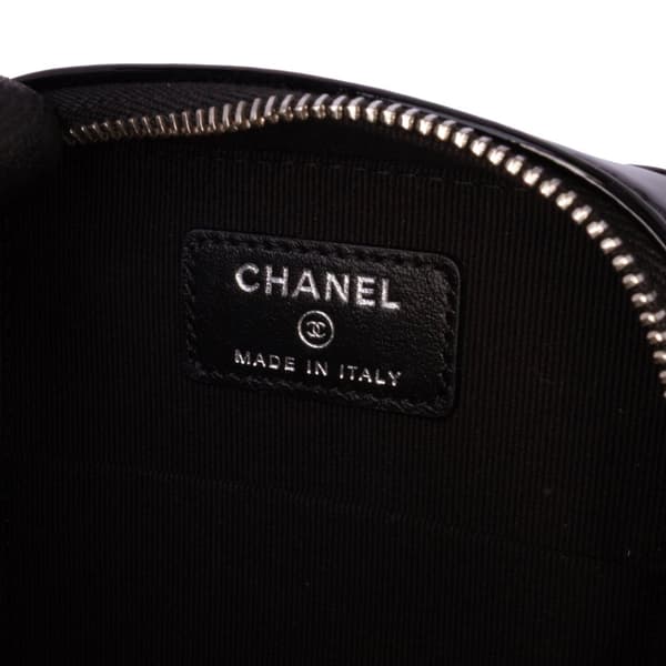 Pre-owned Chanel CC Quilted Patent Diamond Resin Clutch With Chain Black