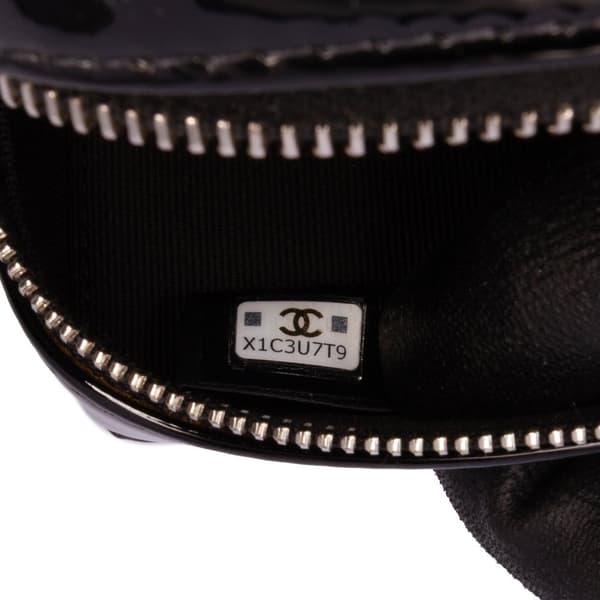 Pre-owned Chanel CC Quilted Patent Diamond Resin Clutch With Chain Black