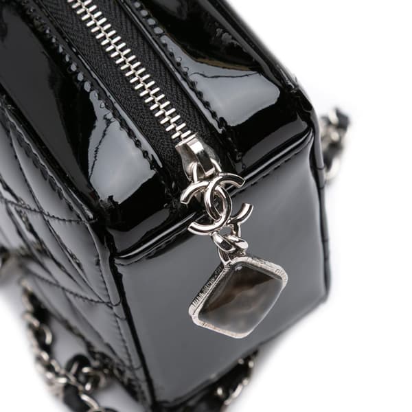 Pre-owned Chanel CC Quilted Patent Diamond Resin Clutch With Chain Black