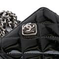 Pikkukuva 8 / 10: Pre-owned Chanel CC Quilted Patent Diamond Resin Clutch With Chain Black