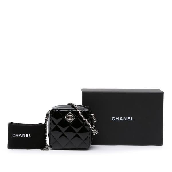 Pre-owned Chanel CC Quilted Patent Diamond Resin Clutch With Chain Black