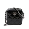 Pikkukuva 1 / 10: Pre-owned Chanel CC Quilted Patent Diamond Resin Clutch With Chain Black