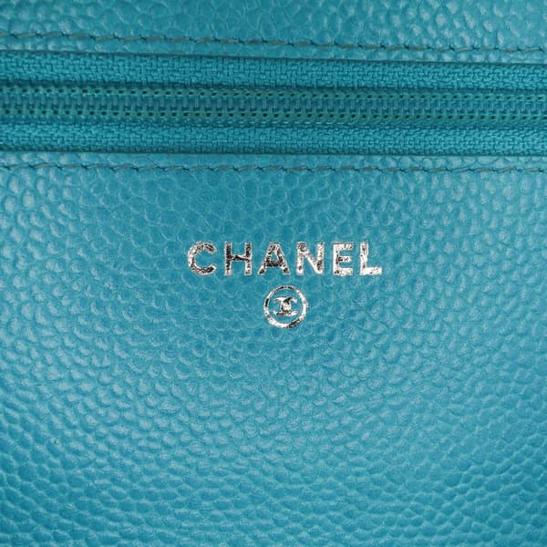 Pre-owned Chanel Caviar Bicolor CC Wallet On Chain Blue