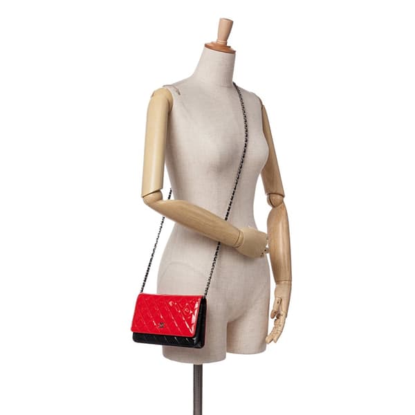 Pre-owned Chanel CC Bicolor Quilted Patent Wallet on Chain Red