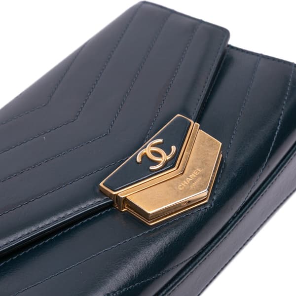 Pre-owned Chanel Small CC Chevron Calfskin Medal Flap Blue