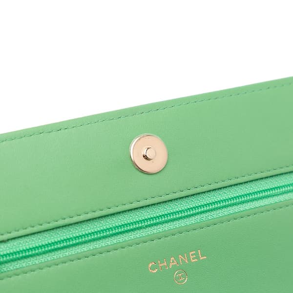 Pre-owned Chanel Lambskin Boy Wallet On Chain Green