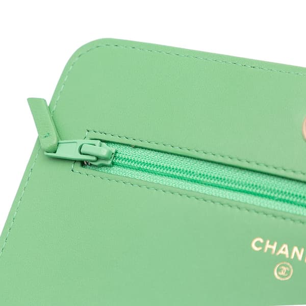 Pre-owned Chanel Lambskin Boy Wallet On Chain Green