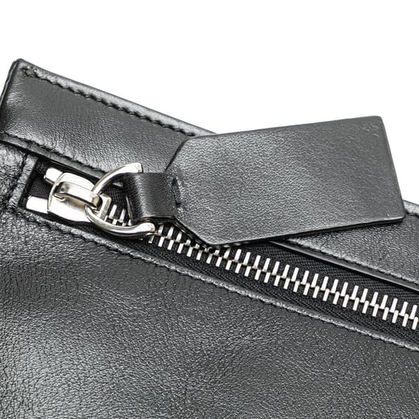 Pre-owned Valentino Leather VRing Neck Pouch Black