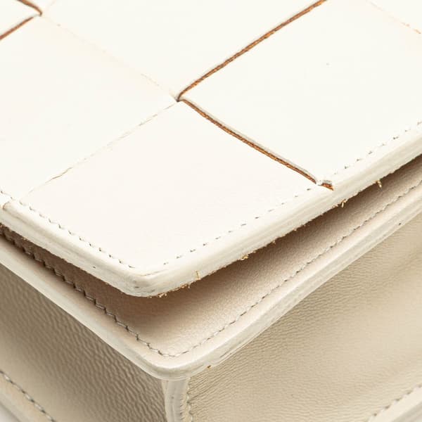 Pre-owned Bottega Veneta Mini Lambskin Maxi Intrecciato Cassette Crossbody White
