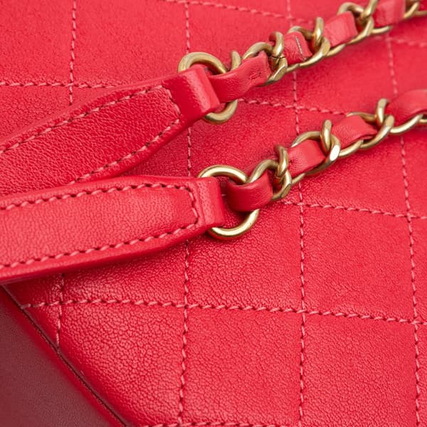 Pre-owned Chanel CC Quilted Lambskin Coco Midnight Camera Bag Red