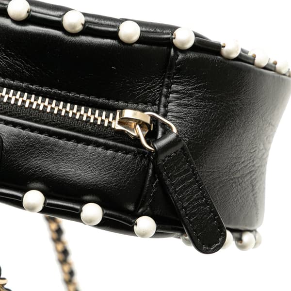 Pre-owned Chanel Quilted Calfskin Pearl Studded Round Clutch with Chain Black