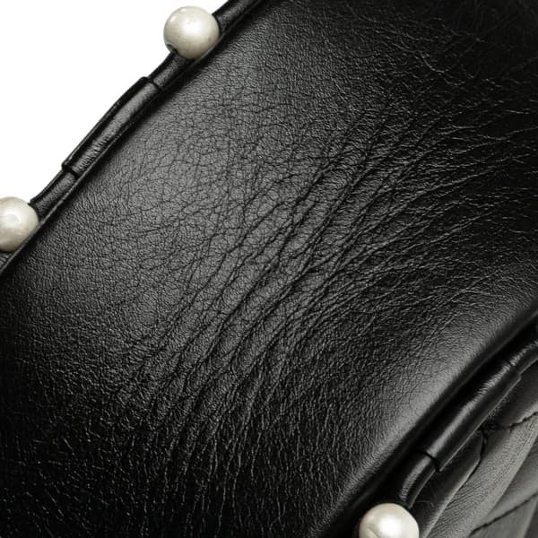 Pre-owned Chanel Quilted Calfskin Pearl Studded Round Clutch with Chain Black