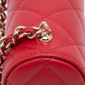 Miniatyrbillede 8 af 10: Pre-owned Chanel Small CC Lambskin Box Vanity with Chain Red