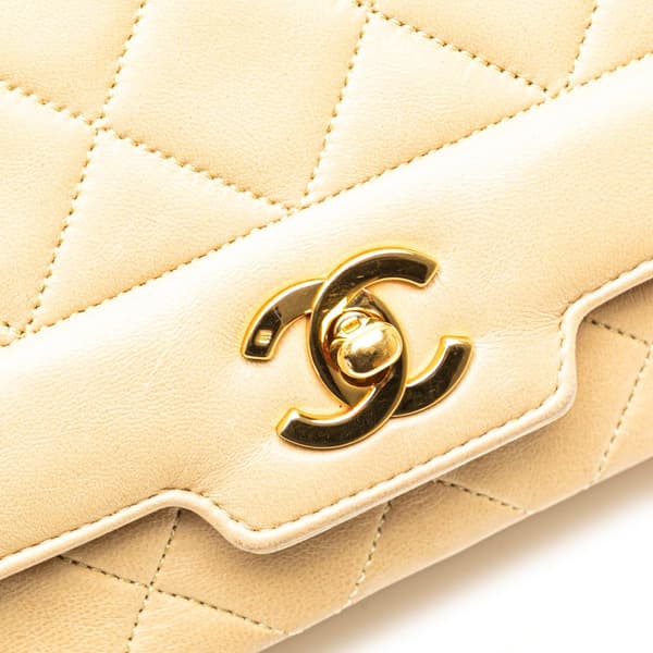 Pre-owned Chanel Medium Lambskin Diana Full Flap Brown