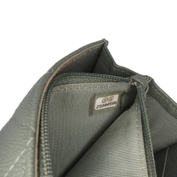 Pre-owned Chanel Quilted Caviar Square Wallet on Chain Green