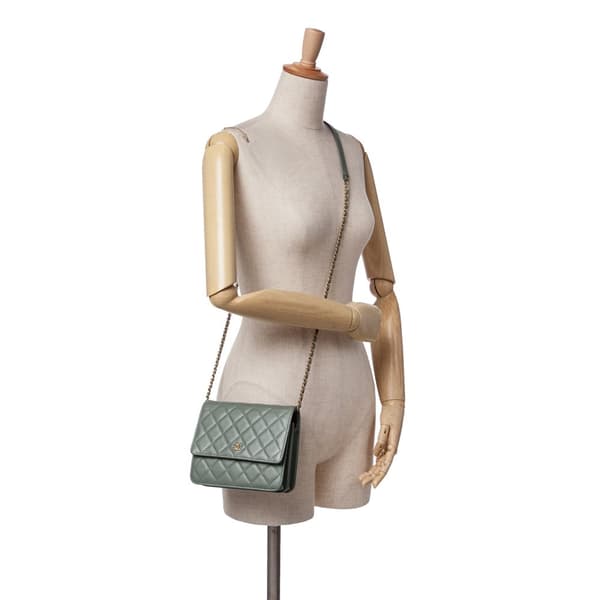 Pre-owned Chanel Quilted Caviar Square Wallet on Chain Green