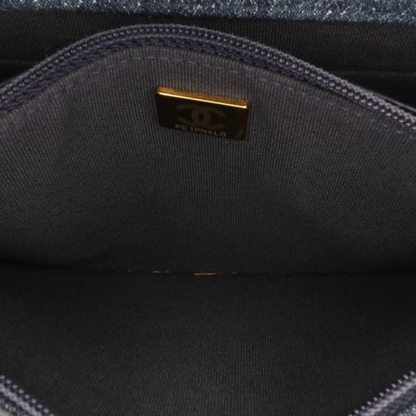Pre-owned Chanel Denim Stitched 19 Flap Wallet On Chain Blue
