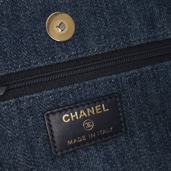 Pre-owned Chanel Denim Stitched 19 Flap Wallet On Chain Blue