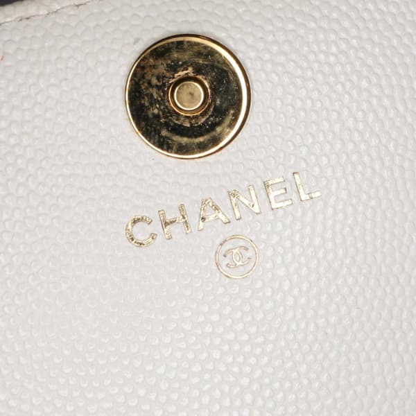 Pre-owned Chanel Quilted Caviar Frame Flap Clutch with Chain White