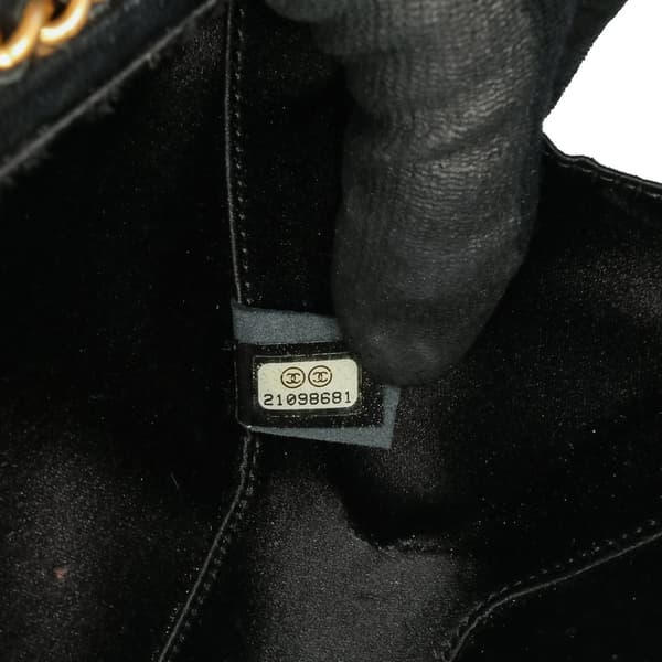 Pre-owned Chanel Quilted Lambskin Studded Chain Around Clutch with Chain Black