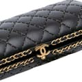Pikkukuva 7 / 9: Pre-owned Chanel Quilted Lambskin Studded Chain Around Clutch with Chain Black