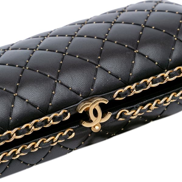 Pre-owned Chanel Quilted Lambskin Studded Chain Around Clutch with Chain Black