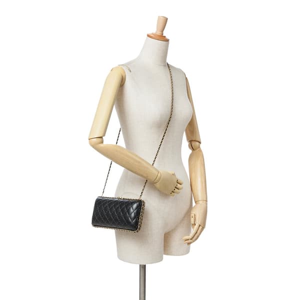 Pre-owned Chanel Quilted Lambskin Studded Chain Around Clutch with Chain Black