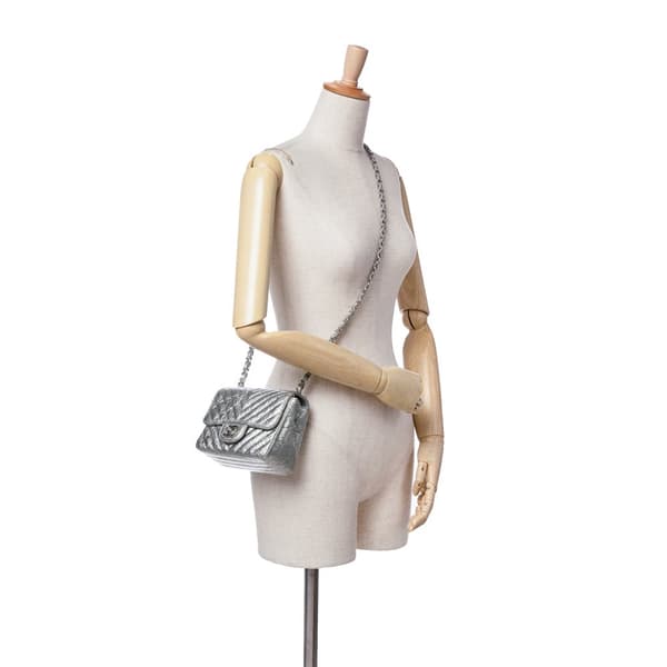 Pre-owned Chanel Mini Square Classic Chevron Metallic Crumpled Patent Single Flap Silver