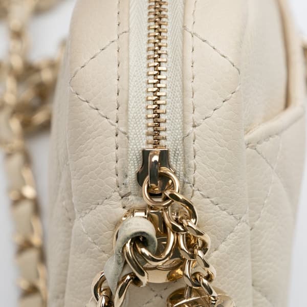 Pre-owned Chanel Small CC Flat Quilted Caviar Camera Bag White
