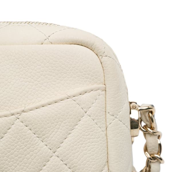 Pre-owned Chanel Small CC Flat Quilted Caviar Camera Bag White