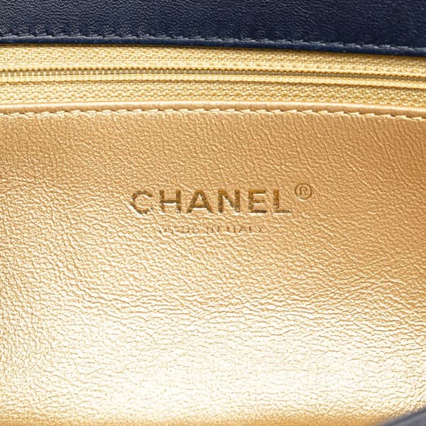 Pre-owned Chanel Medium Quilted Calfskin Octagon CC Clasp Flap Blue