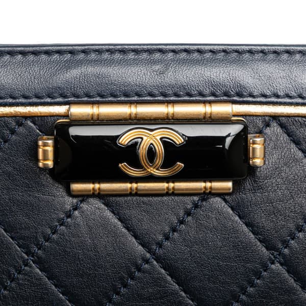 Pre-owned Chanel Medium Quilted Calfskin Octagon CC Clasp Flap Blue