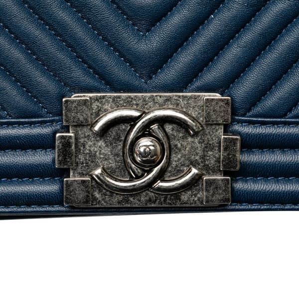 Pre-owned Chanel Old Medium Chevron Lambskin Boy Flap Blue
