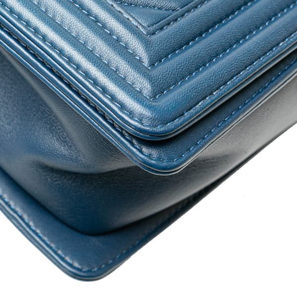 Pre-owned Chanel Old Medium Chevron Lambskin Boy Flap Blue