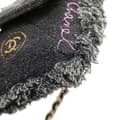 Miniatyrbillede 8 af 10: Pre-owned Chanel Fringe Denim Mood Clutch with Chain Black