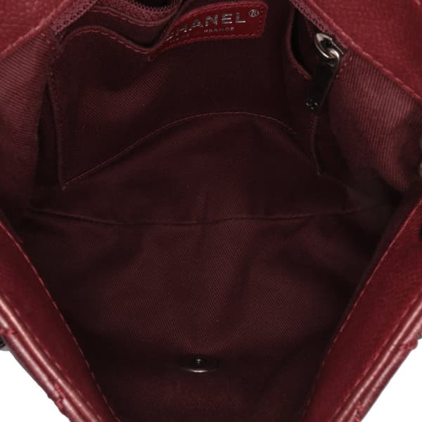 Pre-owned Chanel Medium Quilted Caviar and Aged Calfskin Bubble Graphic Messenger Bag Red