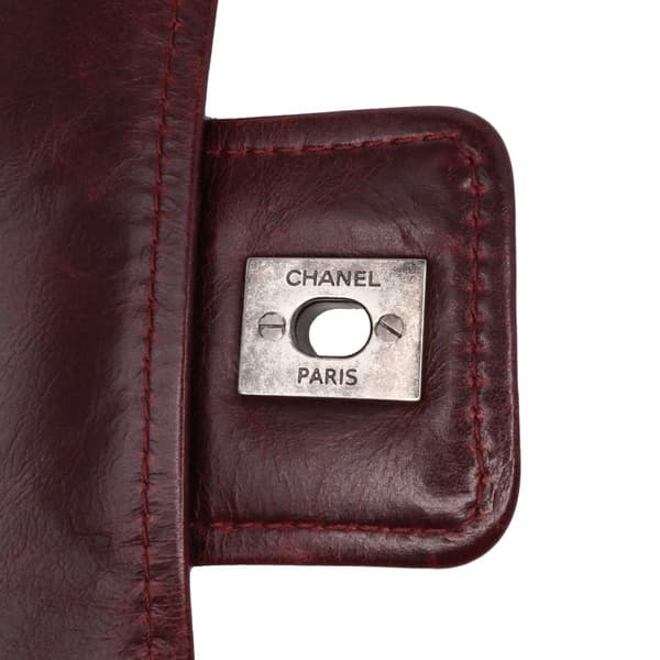 Pre-owned Chanel Medium Quilted Caviar and Aged Calfskin Bubble Graphic Messenger Bag Red