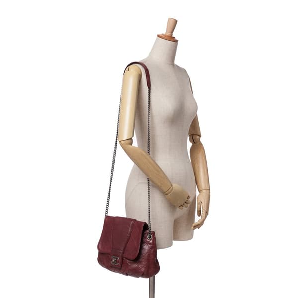 Pre-owned Chanel Medium Quilted Caviar and Aged Calfskin Bubble Graphic Messenger Bag Red