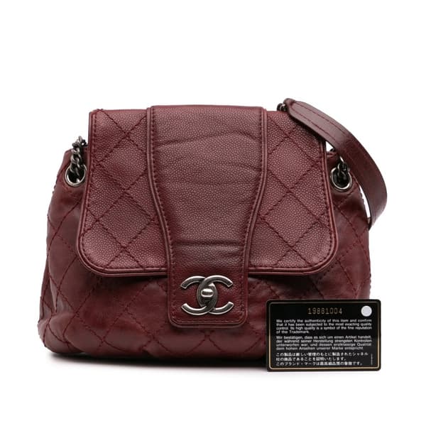 Pre-owned Chanel Medium Quilted Caviar and Aged Calfskin Bubble Graphic Messenger Bag Red