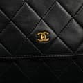 Miniatyrbild 9 av 10: Pre-owned Chanel Mini CC Quilted Lambskin Round Flap Black