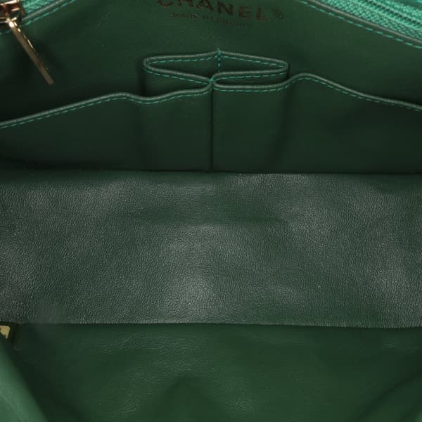 Pre-owned Chanel Small Suede and Lambskin Pagoda Flap Green