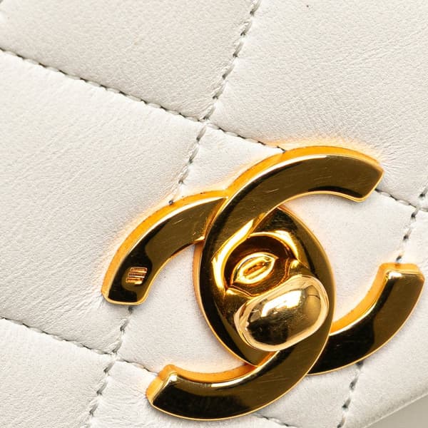 Pre-owned Chanel Small CC Quilted Lambskin Full Single Flap White