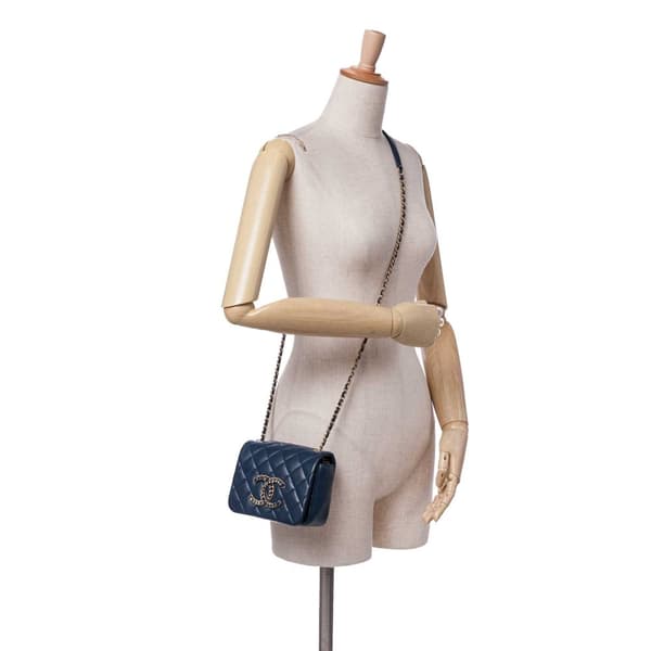 Pre-owned Chanel Mini Lambskin CC Crystal Full flap Blue