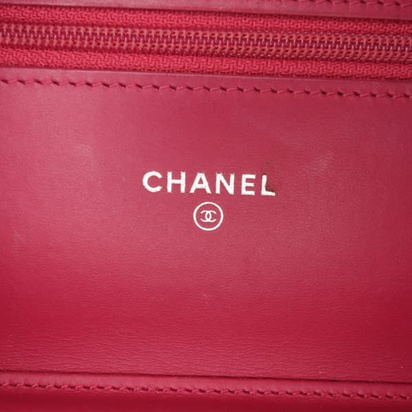 Pre-owned Chanel Quilted Patent Brilliant Wallet On Chain Red